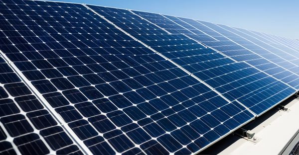 Panneau solaire photovoltaïque : énergie verte sur mesure
